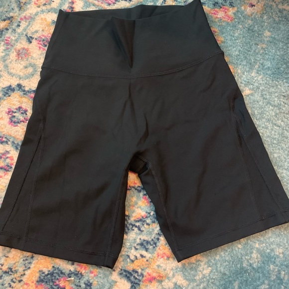 OFFLINE Aerie black biker shorts with mesh on side - Picture 3 of 4